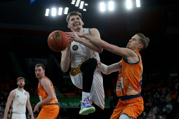 经成为锋线 经成为锋线