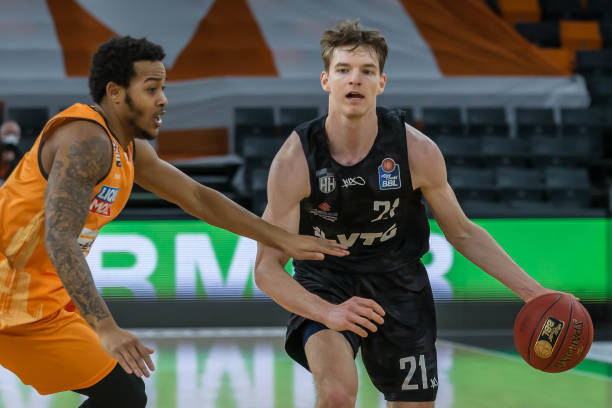 比赛场上的 比赛场上的