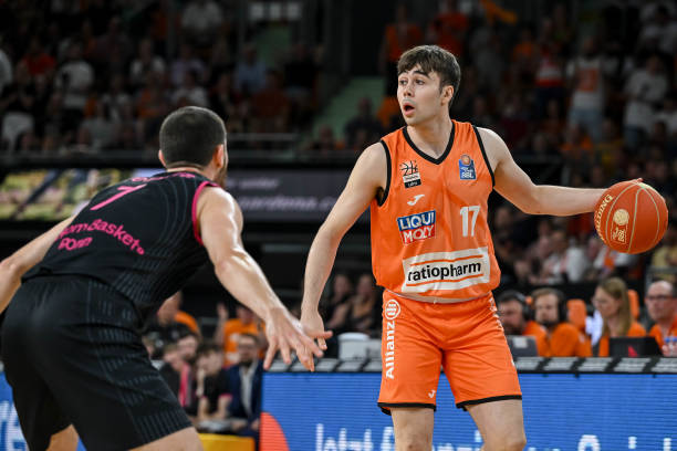 球队日益成 球队日益成