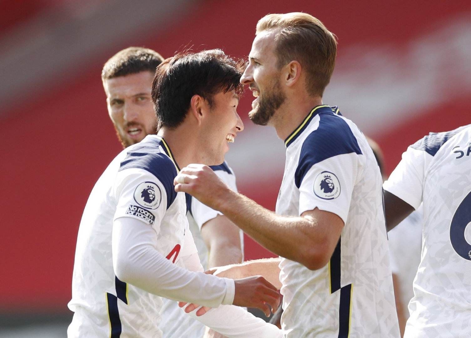 随着争议与 随着争议与